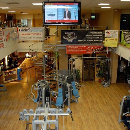 Sport Hotel Debrecen Exteriör bild
